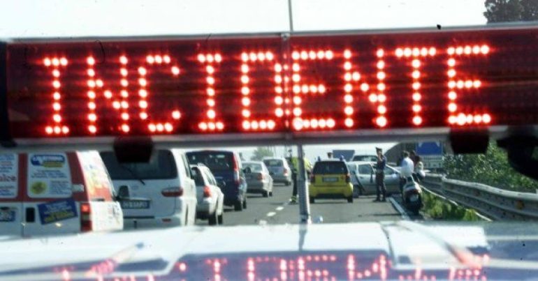 ROMA Incidente sul Gra e traffico nei guai in gran parte della città