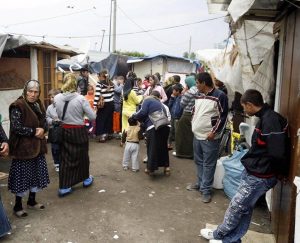 ROMA Migliora la piccola rom ferita da proiettile