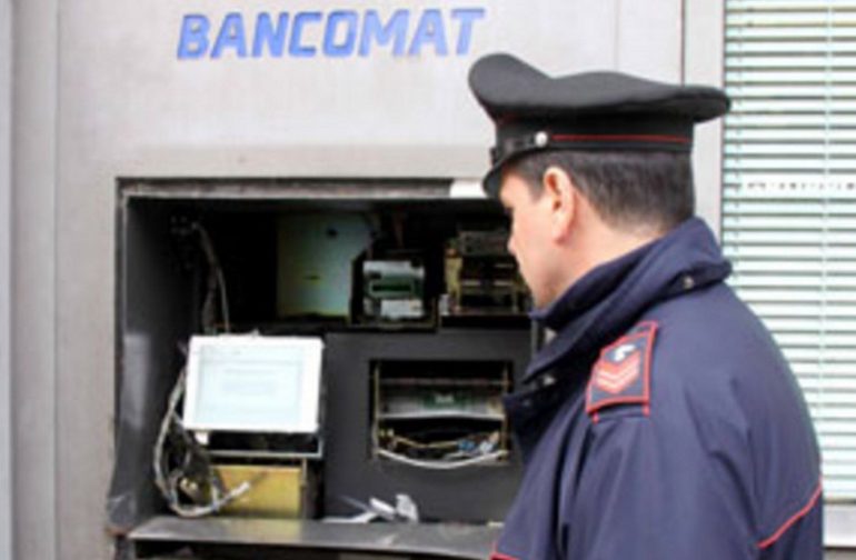 ROMA COLLI PORTUENSI Rapina in banca a segno nella notte