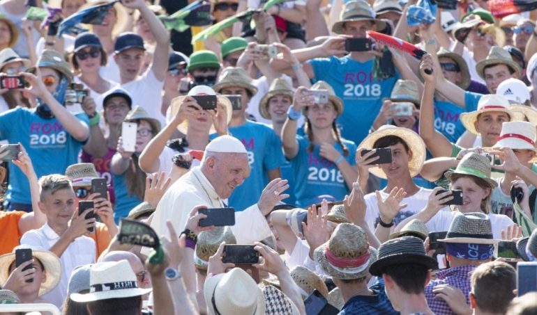 Roma invasione dei chirichetti: 100 mila in piazza con il Papa