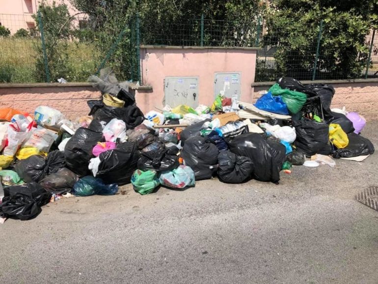 Cesano diventa una discarica, porta a porta in emergenza