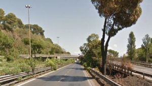 Flaminia nuova chiusa al traffico: crollo calcinacci dal cavalcavia