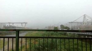 MALTEMPO Crolla un ponte dell’autostrada a Genova