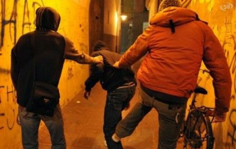 Banda di rom all’opera: giovane cinese sventa rapina