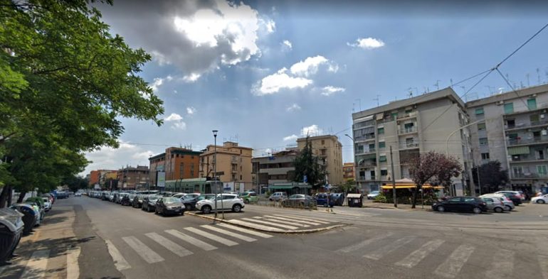 Una lite in un parcheggio finisce male. Picchiato con una chiave inglese