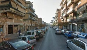 ROMA CENTOCELLE Non vuole pagare il drink e brandisce un martello, ma…