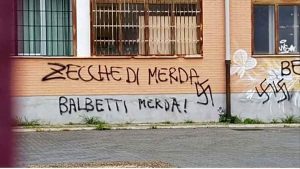 ROMA Scritte offensive contro un professore del Liceo Montale