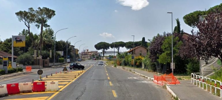 Un uomo è morto mentre attraversava la strada in via Casilina