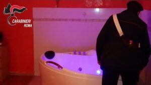 ROMA Scoperto dai Carabinieri centro massaggi hot alla Garbatella