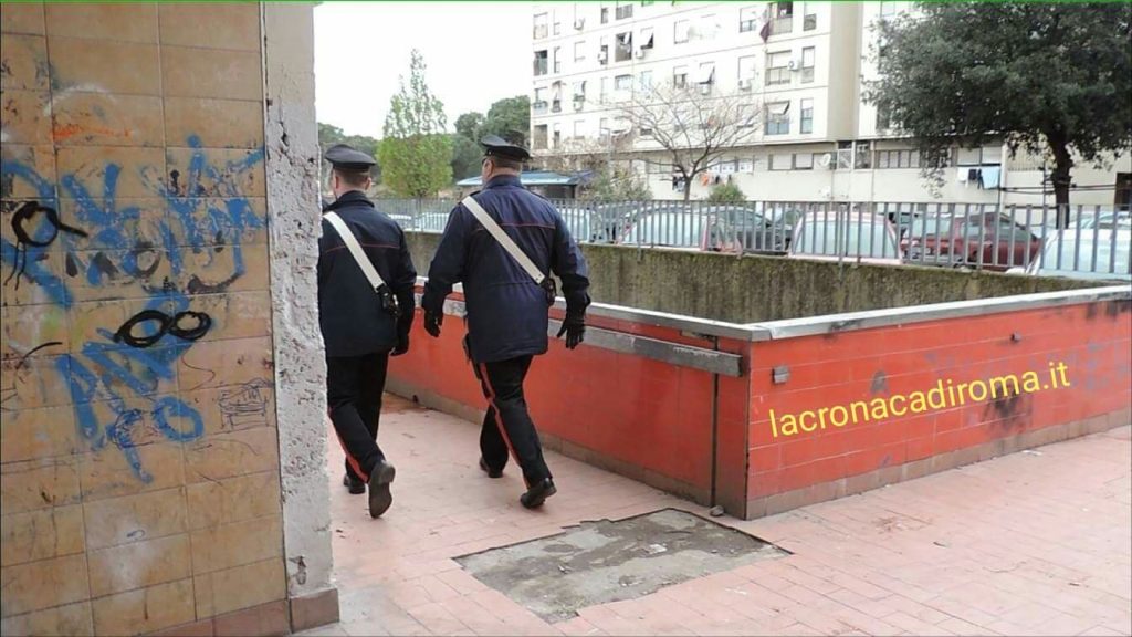 ROMA TBM Nasconde droga e armi in casa: pregiudicato nei guai