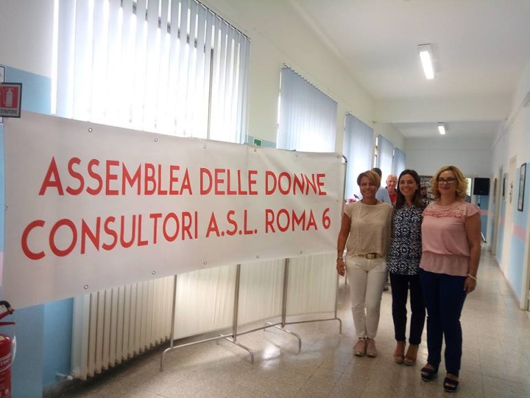 Le donne scendono in piazza per i consultori