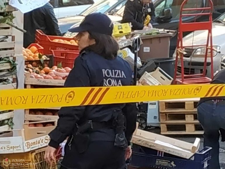 ROMA Sequestrata frutteria abusiva alla Giustiniana