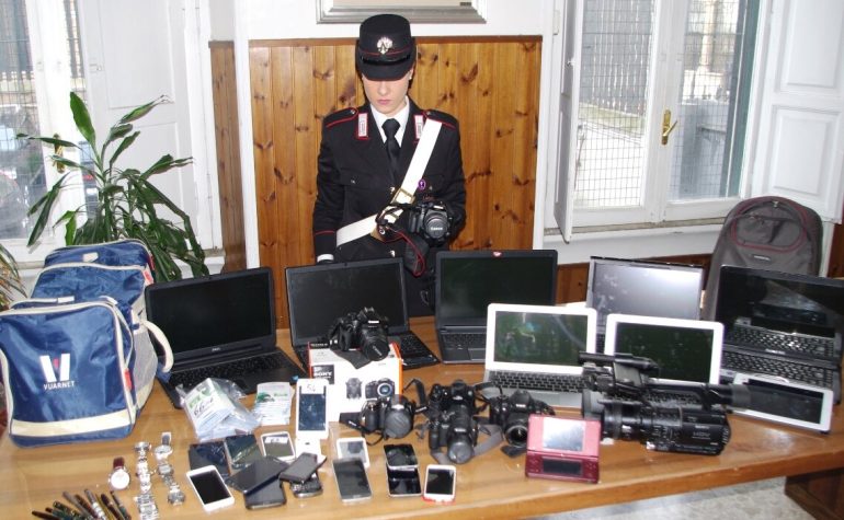 Banda di transessuali rapinava e riciclava, arrestate 7 persone