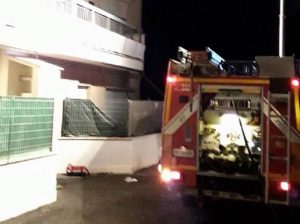 OSTIA Donna dà fuoco alla casa e uccide la madre