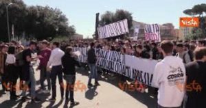 ROMA Gli studenti protestano contro la nuova maturità: la manifestazione