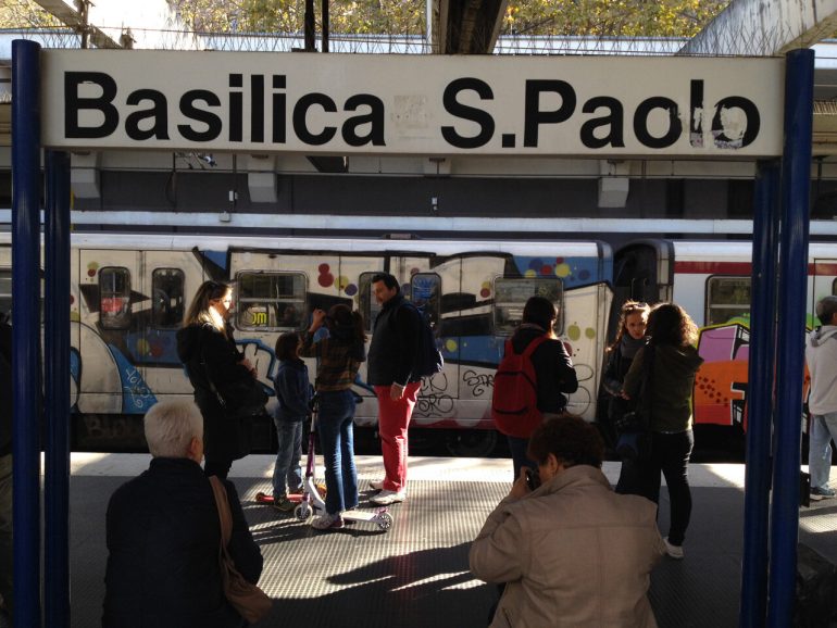 METRO B SAN PAOLO Un uomo cade sui binari
