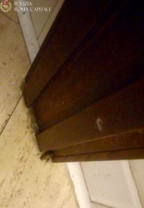 ROMA BLATTE E FORMICHE IN LOCALE: DURO PROVVEDIMENTO