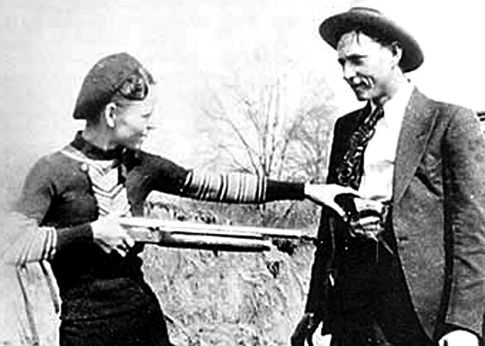 OSTIA Rapinavano alla Bonnie & Clyde
