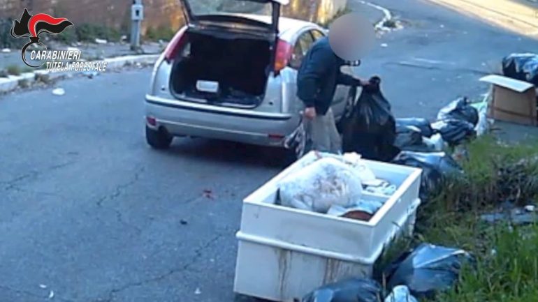 ROMA X MUNICIPIO Raffica di contravvenzioni per abbandono di rifiuti