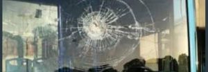 ULTIM’ORA – Autista bus aggredito: distrutti i vetri della vettura