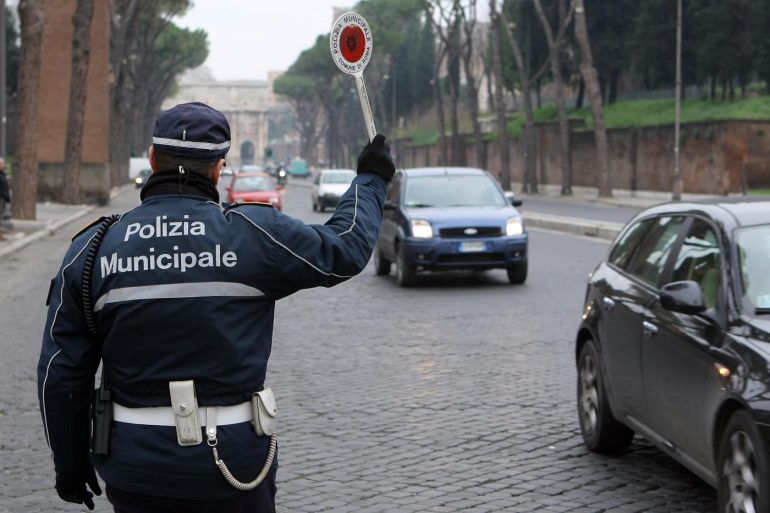 ROMA Polizia locale in campo contro le infrazioni stradali: il bilancio
