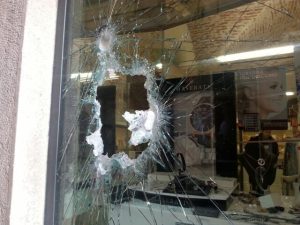 ULTIMA ORA – FURTO AL CENTRO COMMERCIALE ROMA EST!