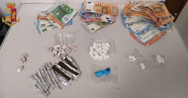 ROMA Blitz antidroga — Vendevano Hashish, eroina e shaboo. Arrestati