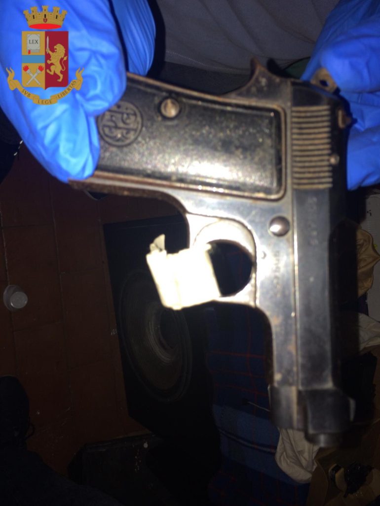 ROMA Arsenale clandestino in casa: in manette straniero e la compagna