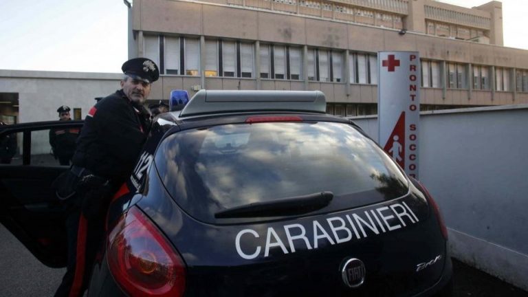 UBRIACO PRENDE A CINGHIATE MOGLIE E FIGLIOLETTA IN UN CASOLARE