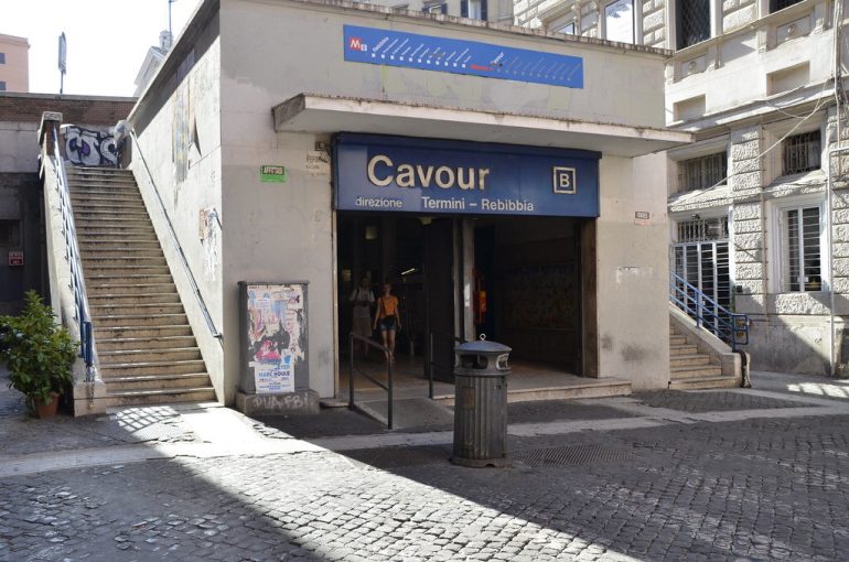 ROMA Attimi di paura alla metro Cavour: un fermato