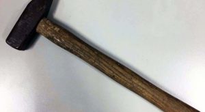 MONTECOMPATRI Ferragosto a colpi di martello: un ferito grave