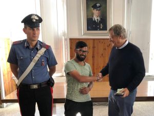 ROMA Uomo trova portafoglio con 2000€ e lo riconsegna in caserma