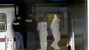 PONTE LUNGO Per la morte della 15enne si valuta ipotesi suicidio