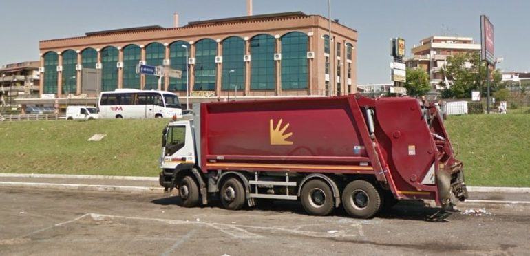 Appello di AMA: “Il giorno dello sciopero non gettate i rifiuti”