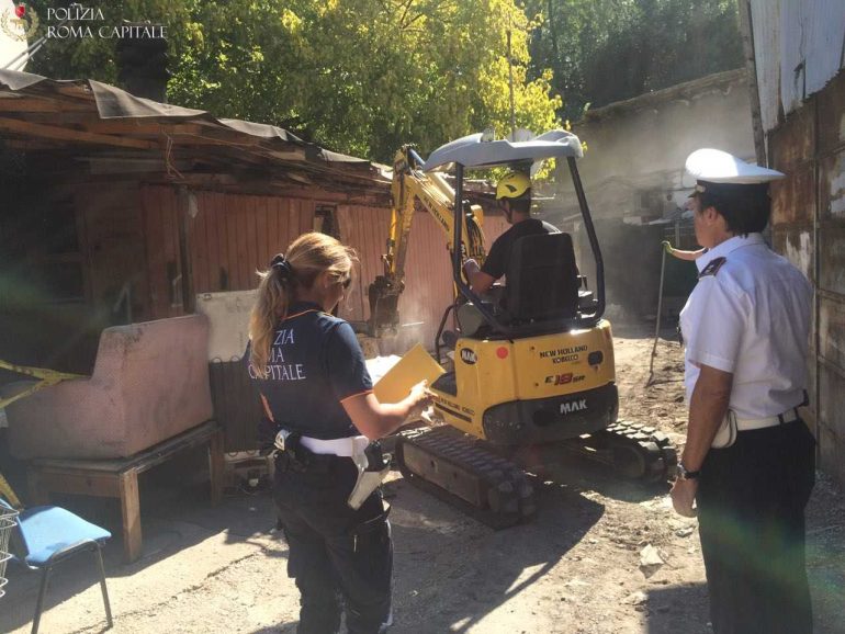 ROMA Ponte Milvio — Due denunce per furto di energia elettrica