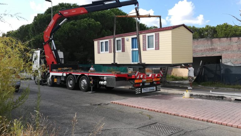 ROMA Parcheggio Via Schiavonetti libero da campo rom