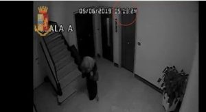 ROMA Incendia la casa dell’ex ma uccide l’uomo sbagliato