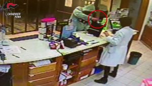 ROMA Rapinatore seriale di farmacie fermato dai Carabinieri