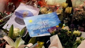 Fiaccolata a Roma per gli agenti uccisi a Trieste, commosso il Questore