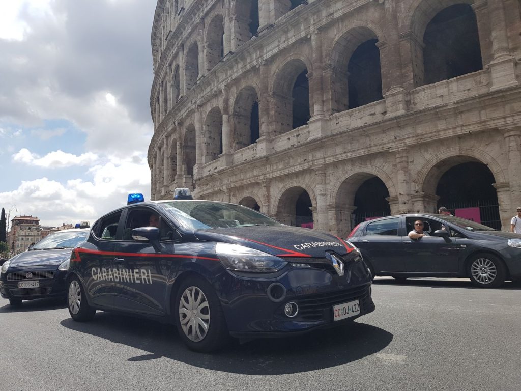 ROMA Colosseo — Sanzioni dei carabinieri per oltre 18 mila euro