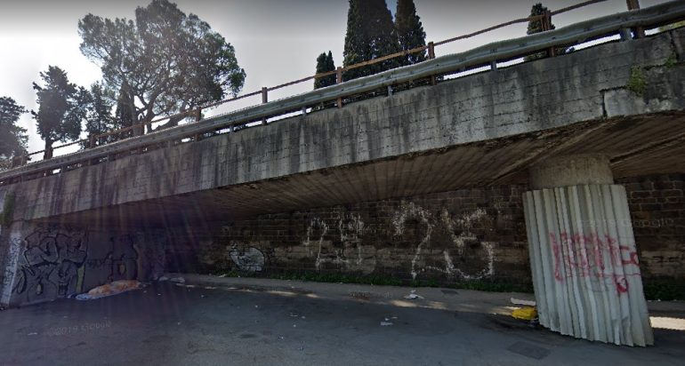 Minaccia i vigili con un’accetta, Cittadino del Mali arrestato