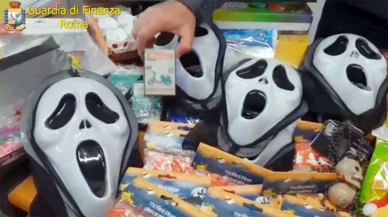 ROMA Sequestrati milioni di articoli per Halloween contraffatti