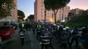 ROMA SAN BASILIO Blitz anti abusivismo nelle case popolari