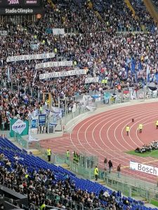 I tifosi della Lazio ricordano i tre vigili del fuoco