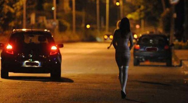 Scandalo sfruttamento ragazza per prostituzione