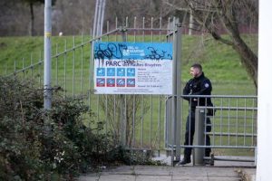 ++ Francia, coltello in mano grida Allah Akbar, ferito ++