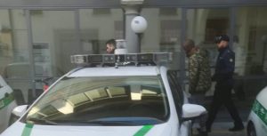 Aziona freno e aggredisce capotreno: nigeriano nei guai