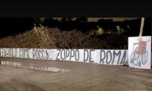 Striscione contro Zaniolo nella notte a Trigoria