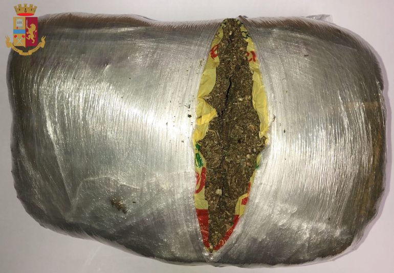 ROMA Controlli anti spaccio della Polizia: sequestrati kg di ‘roba’