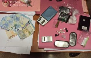 Maxi ritrovamento di ‘dosi’: coppia in manette